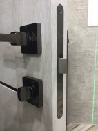 Jig for inserting door locks and hinges 